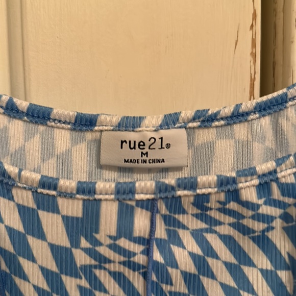 Blue patterned crop top. - Picture 2 of 3